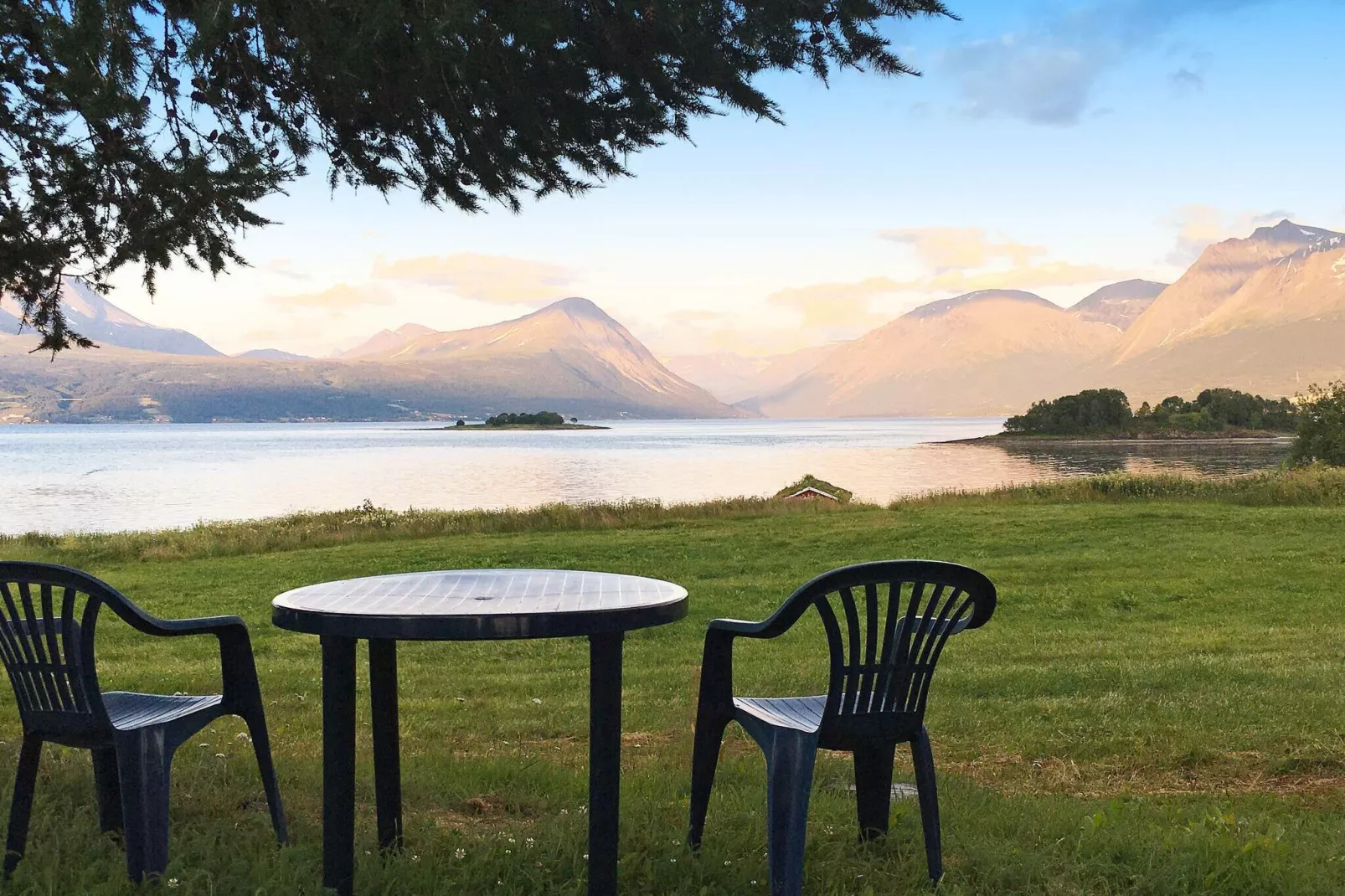 6 person holiday home in Storsteinnes