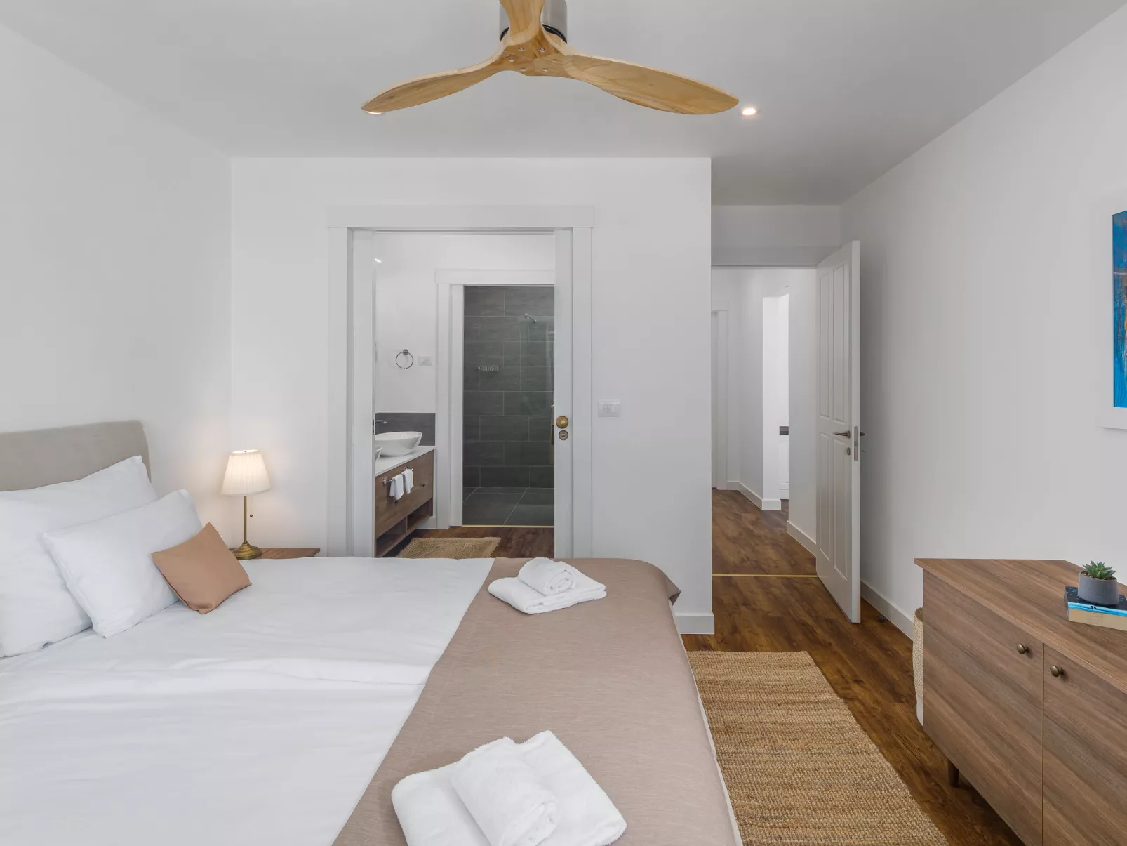 Luxury Beachside Villa Porto Bus-Inside