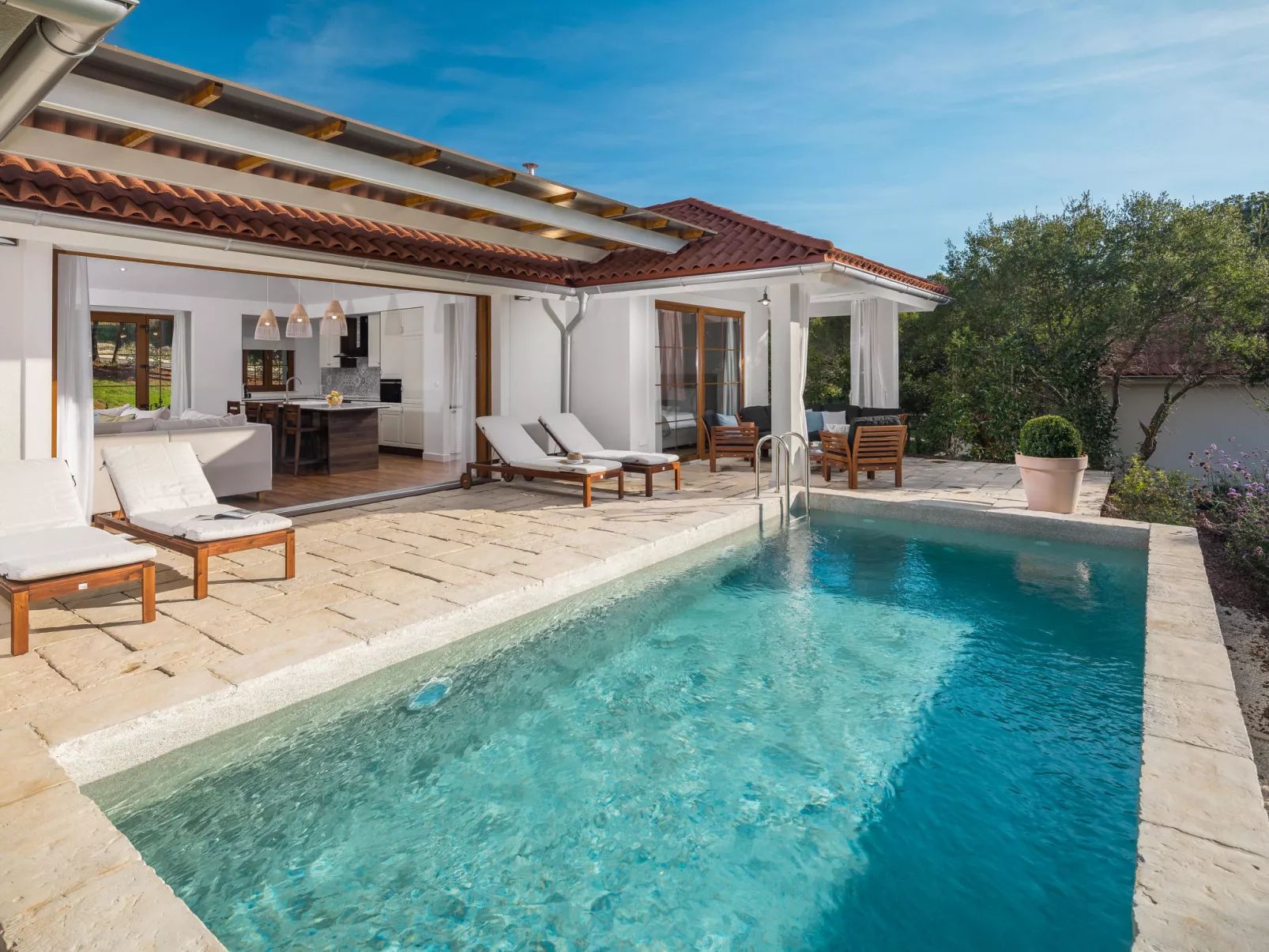 Luxury Beachside Villa Porto Bus-Outside