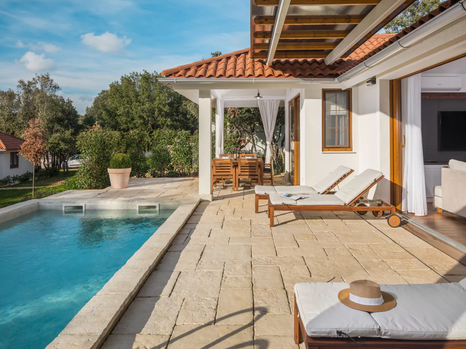 Luxury Beachside Villa Porto Bus-Outside
