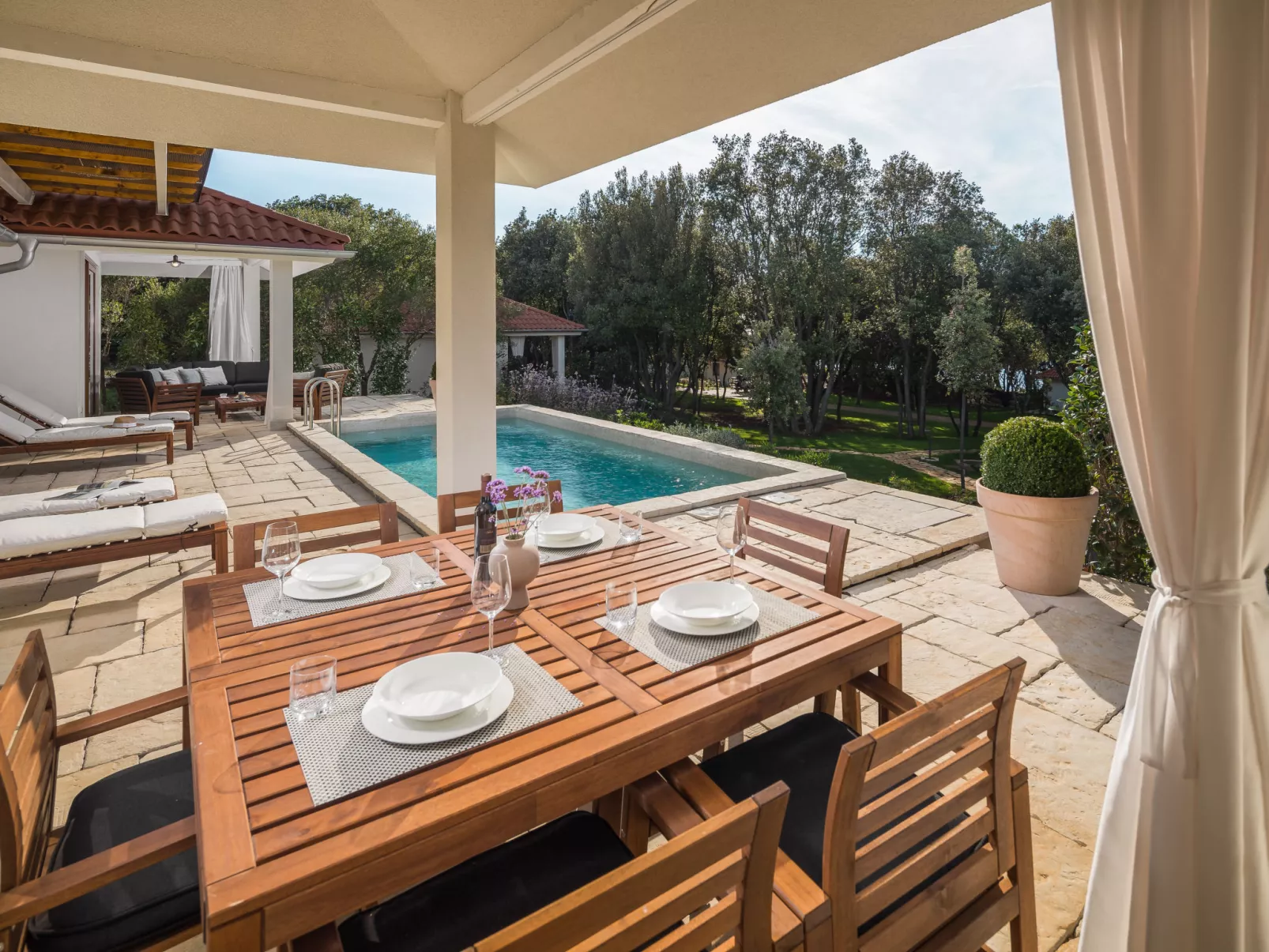 Luxury Beachside Villa Porto Bus-Inside