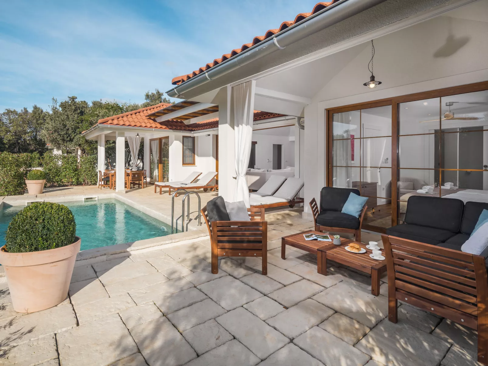 Luxury Beachside Villa Porto Bus-Outside