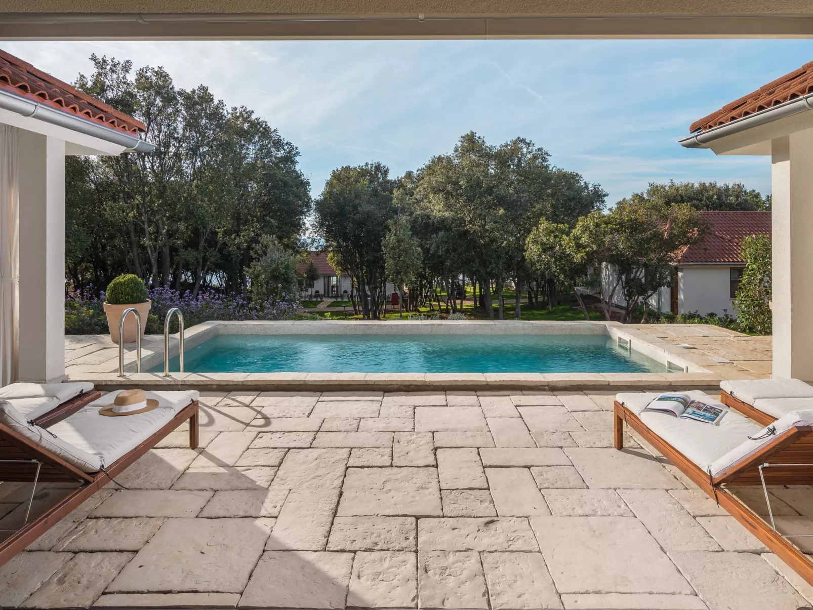 Luxury Beachside Villa Porto Bus-Outside