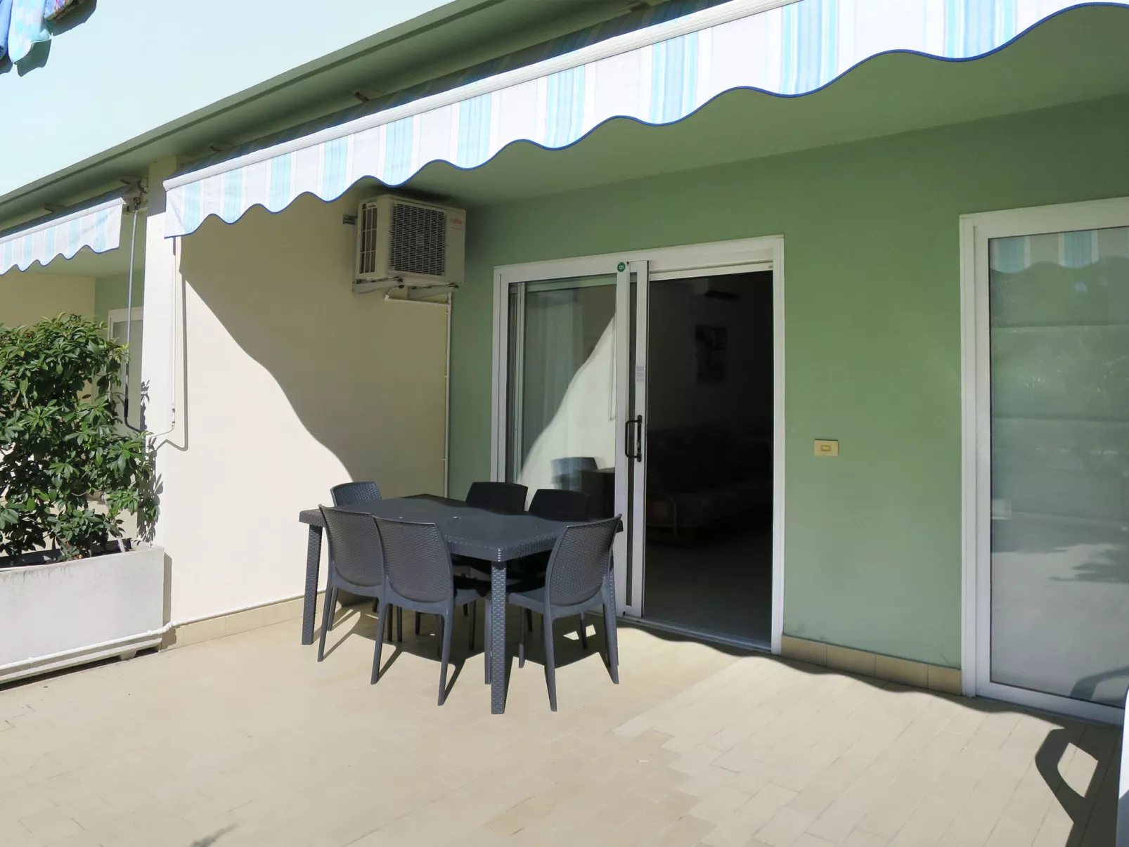 Residence Pinewood-Outside