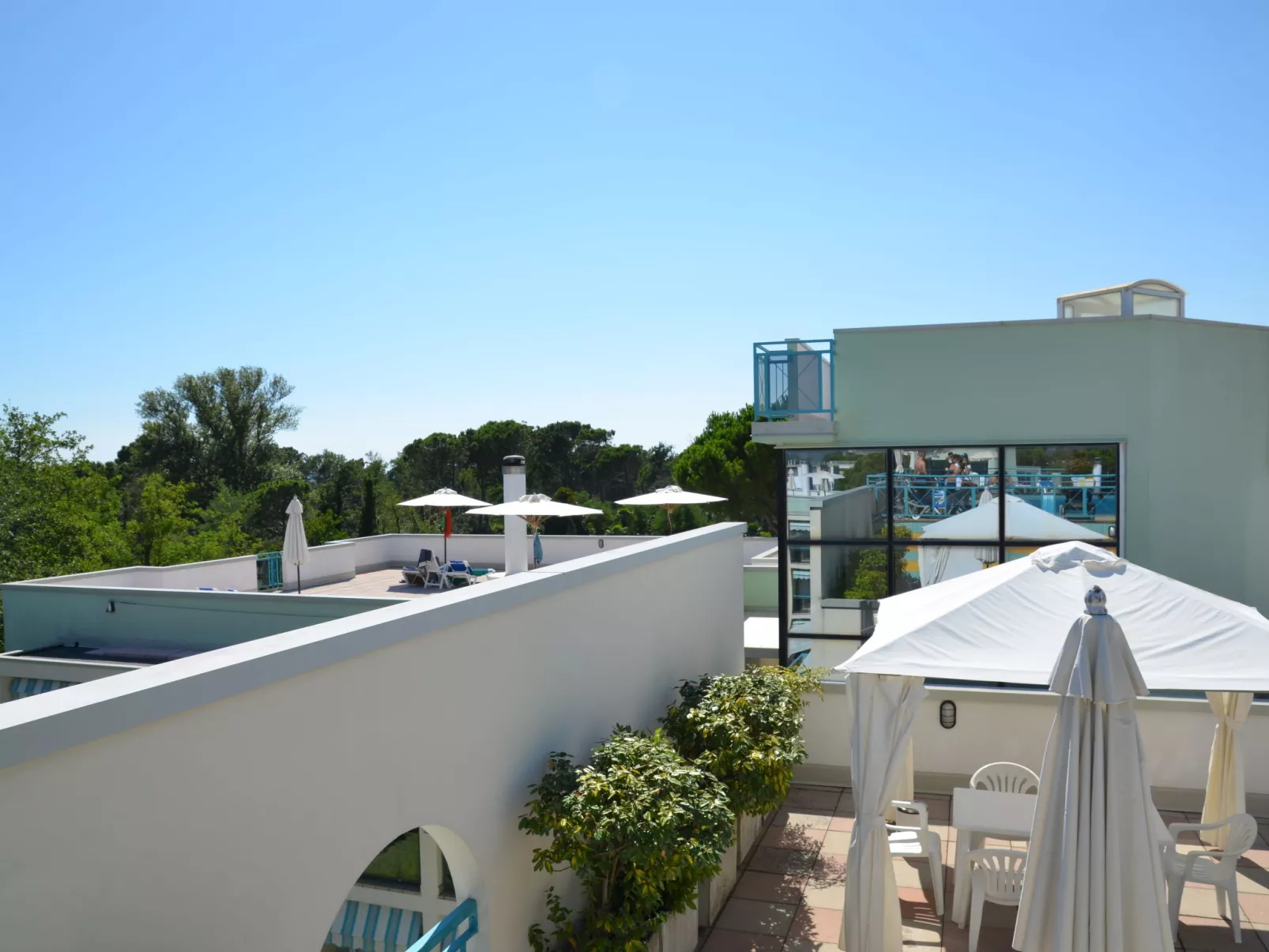 Residence Pinewood-Outside