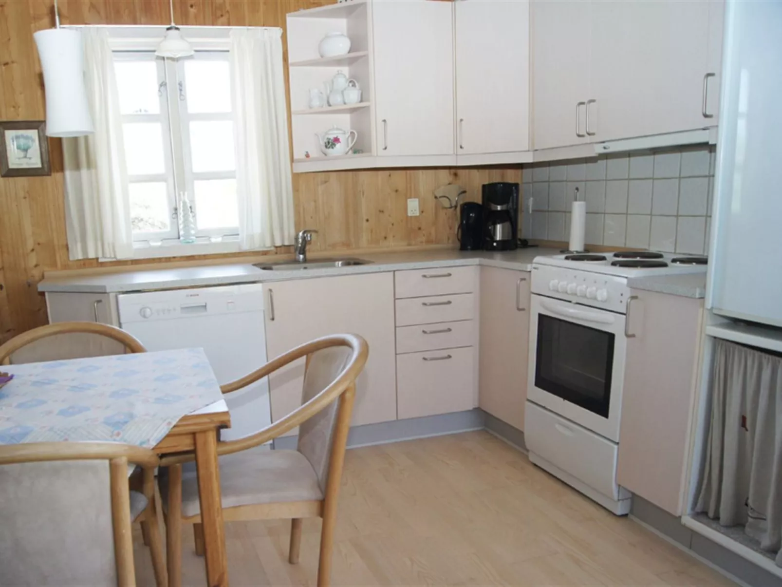 "Guthfrith" - 100m from the sea-Inside