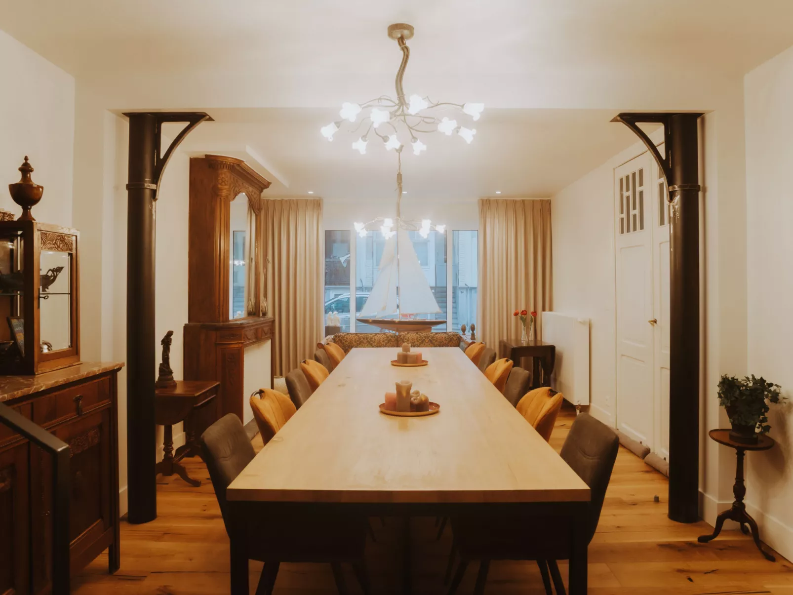 Historical and spacious-Dedans
