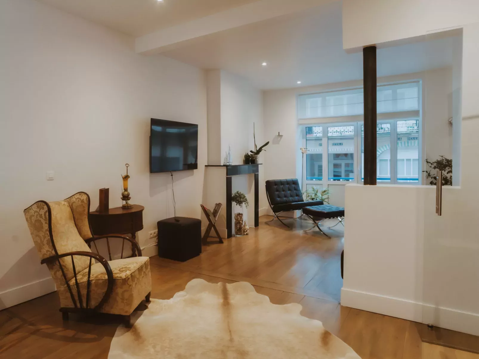 Historical and spacious-Dedans