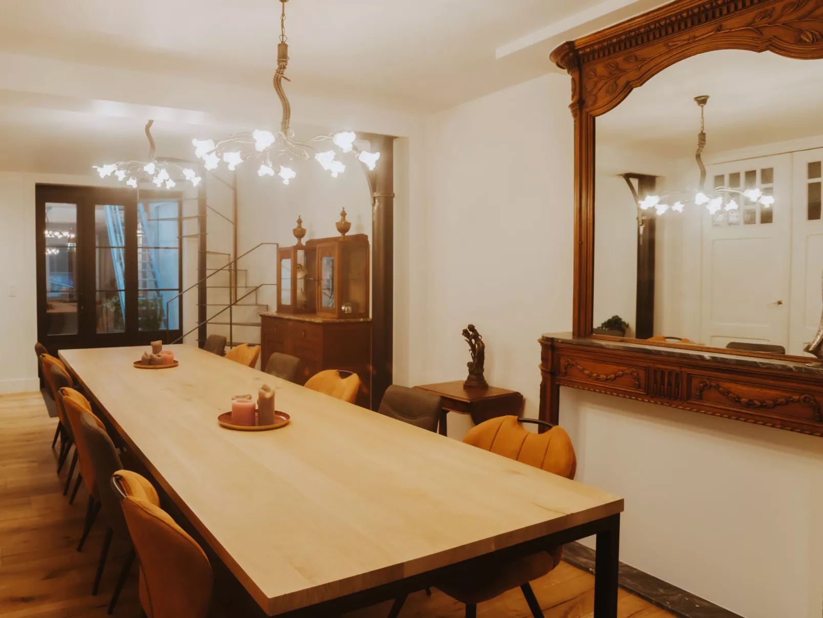 Historical and spacious-Dedans