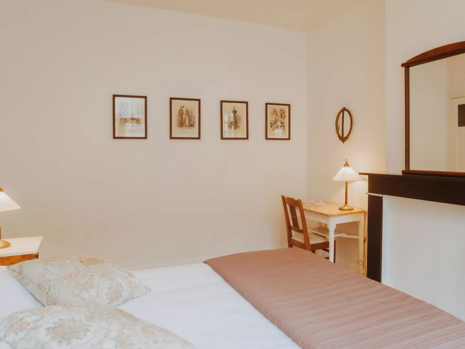 Historical and spacious-Dedans