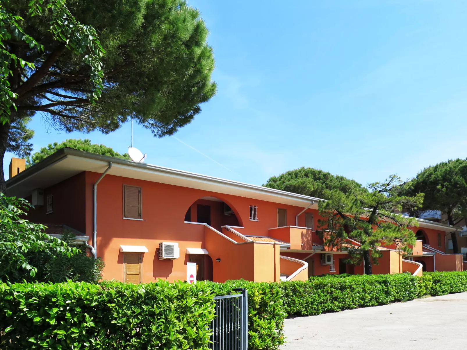 Villaggio Capistrano-Outside