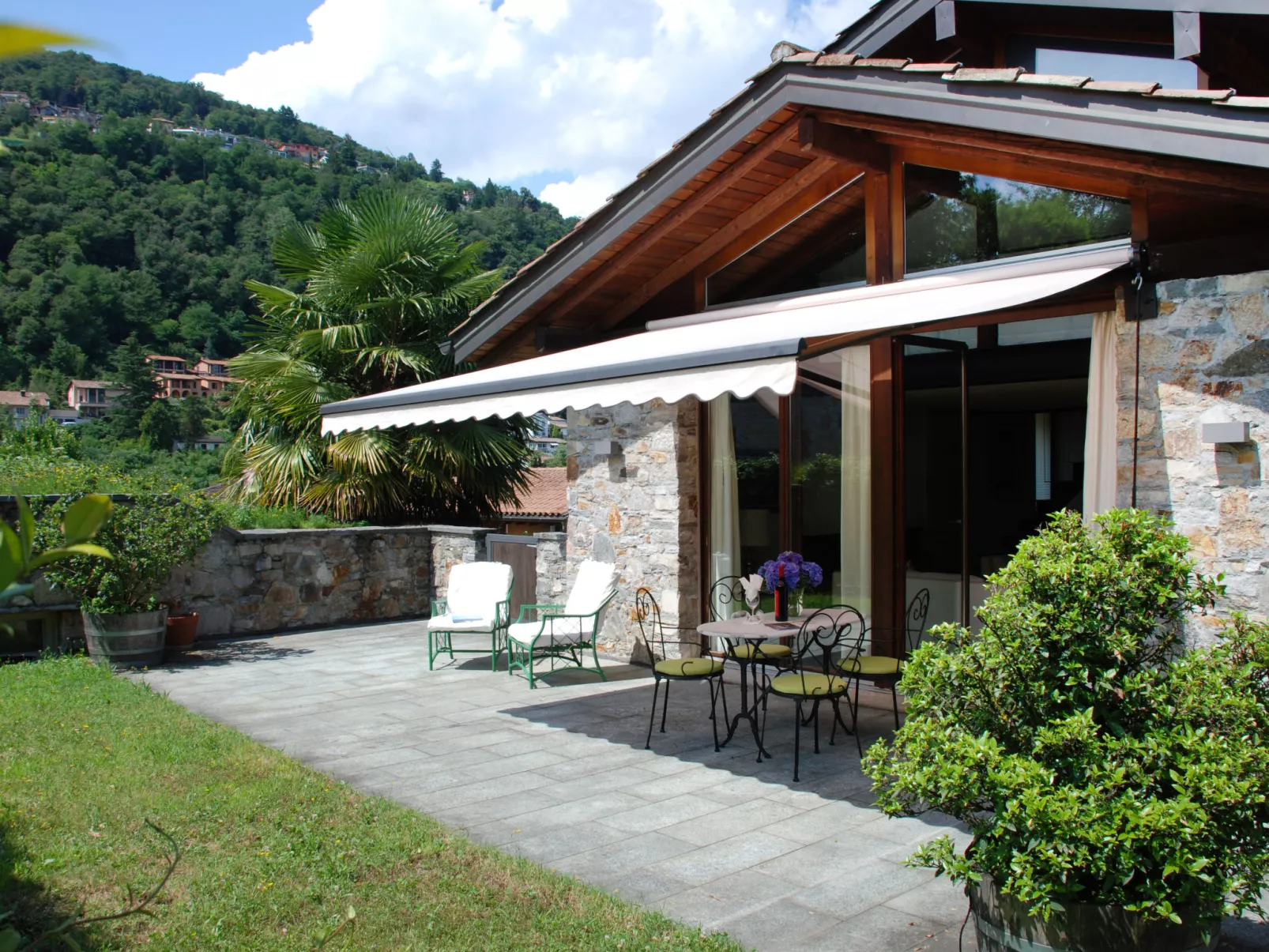 Cantagallo-Outside