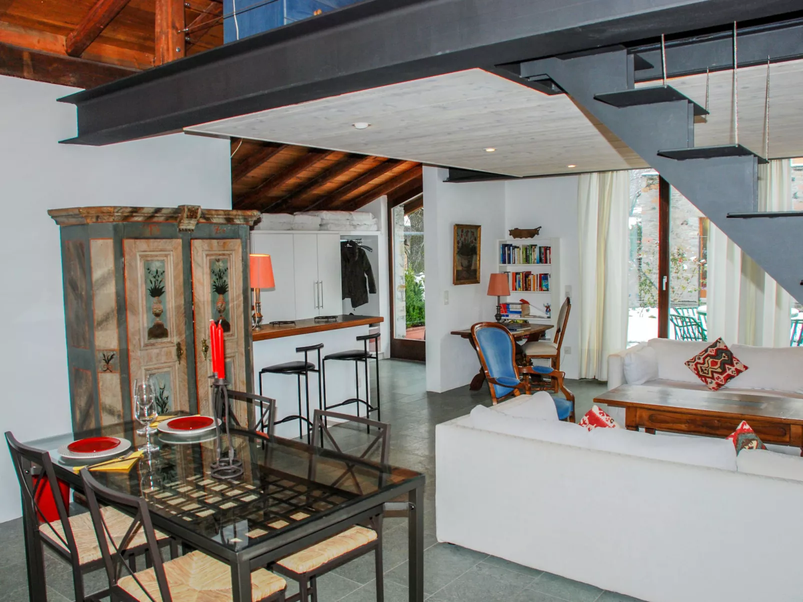 Cantagallo-Inside