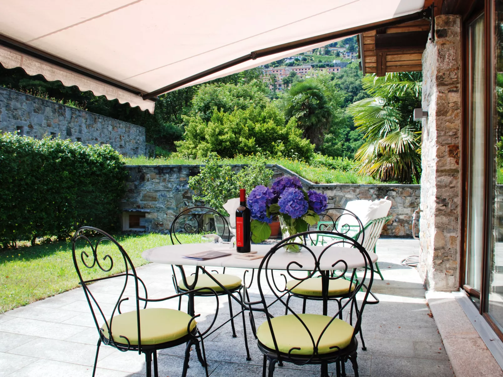 Cantagallo-Outside