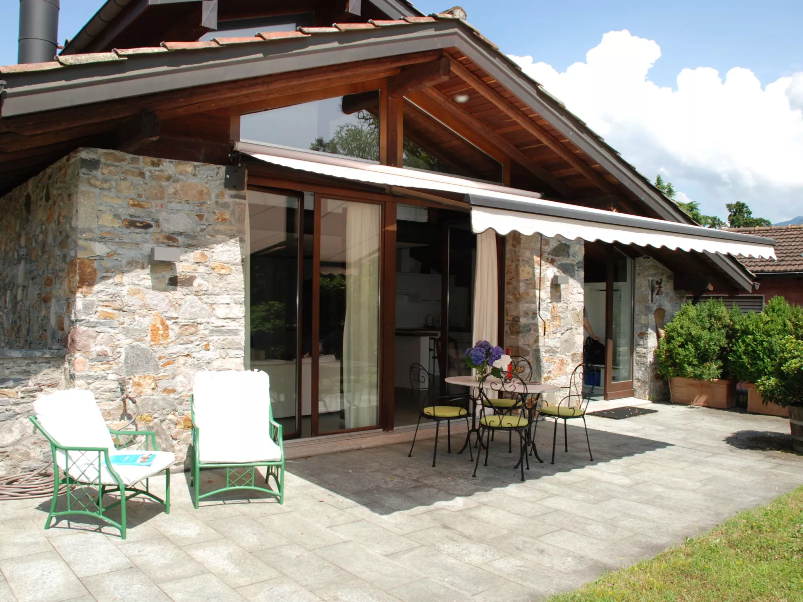 Cantagallo-Outside