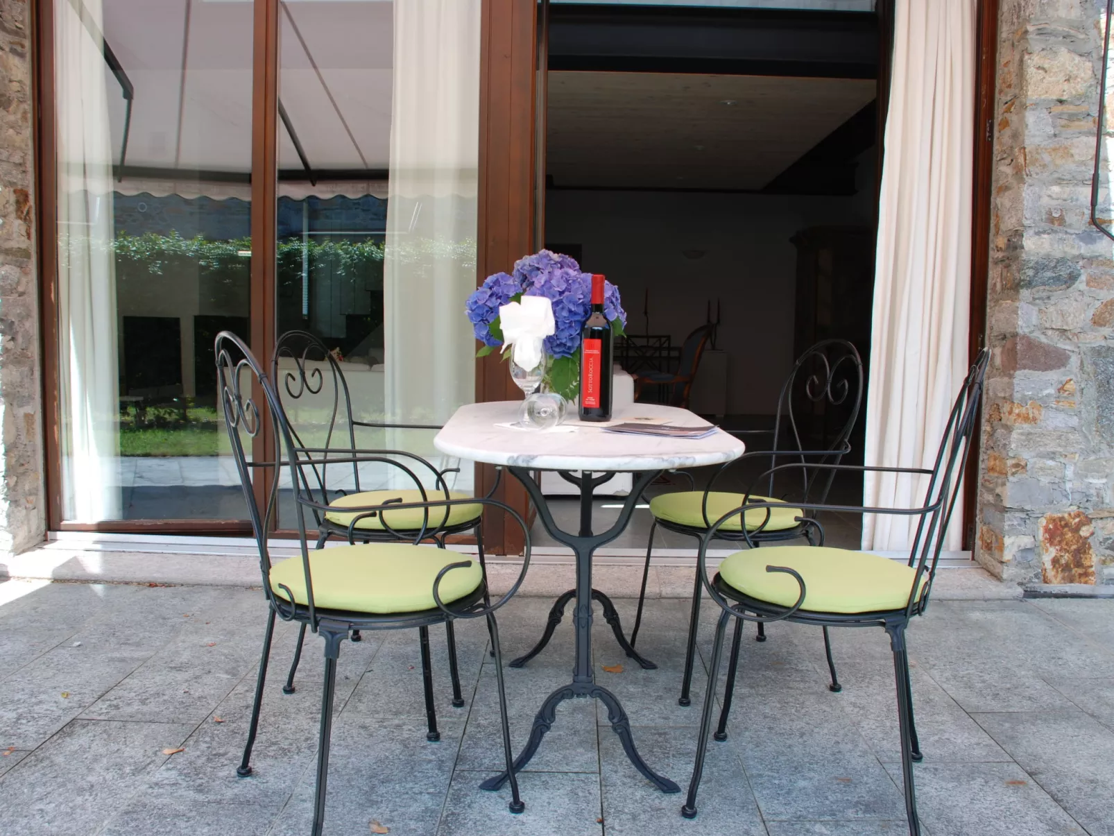 Cantagallo-Outside