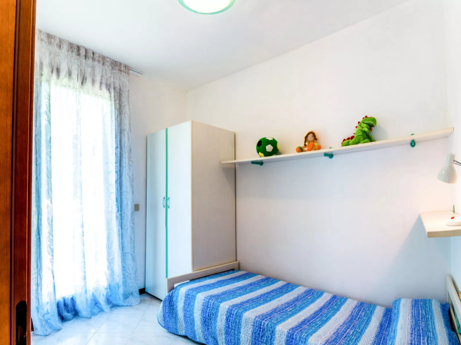 Super Dinky (BIB287)-Inside