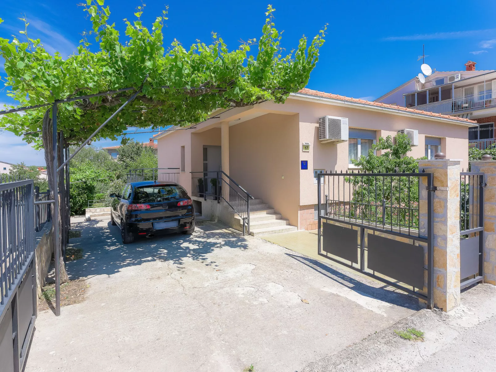 Rovere-Outside