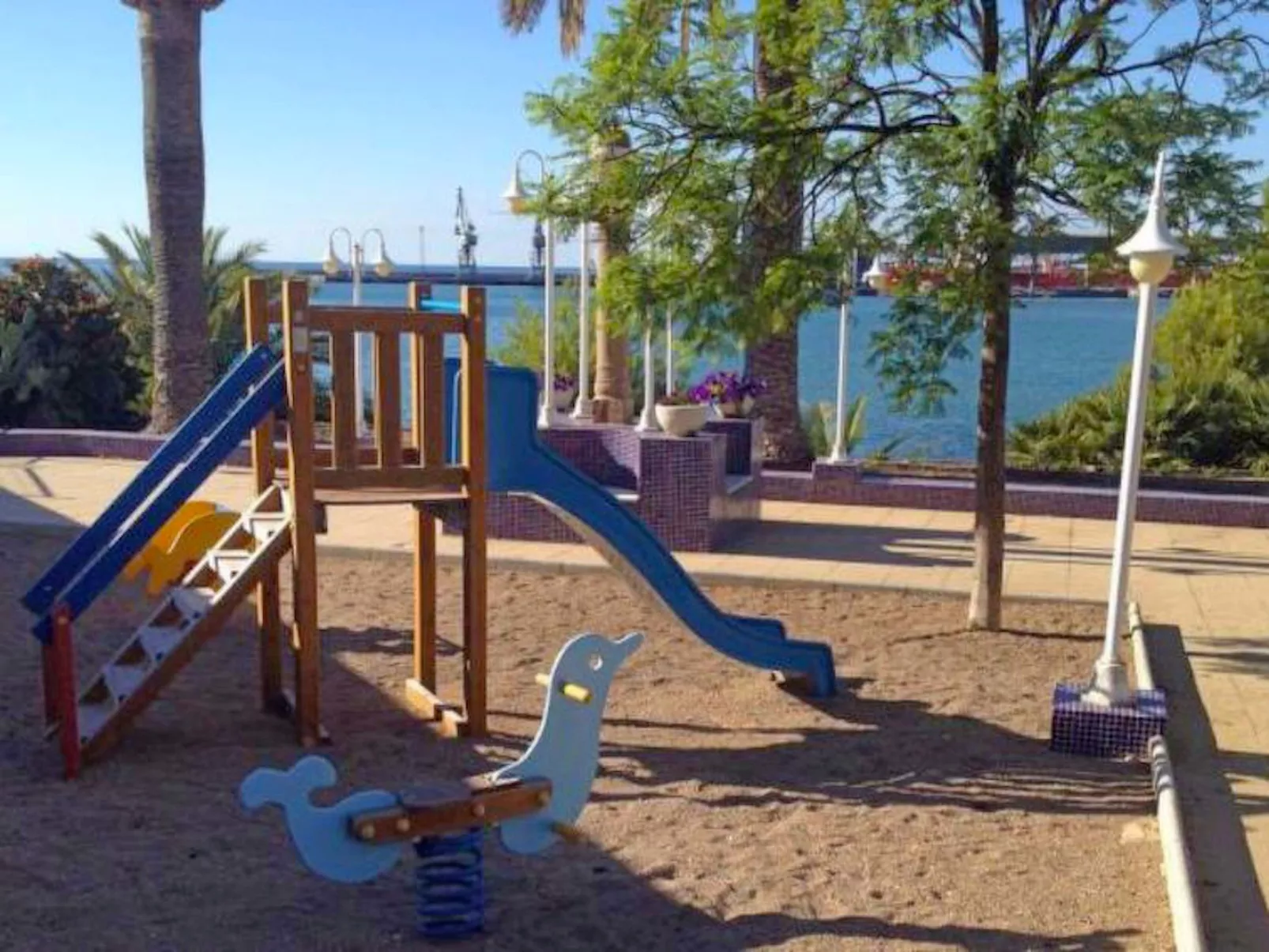 Playasol 1-Outside