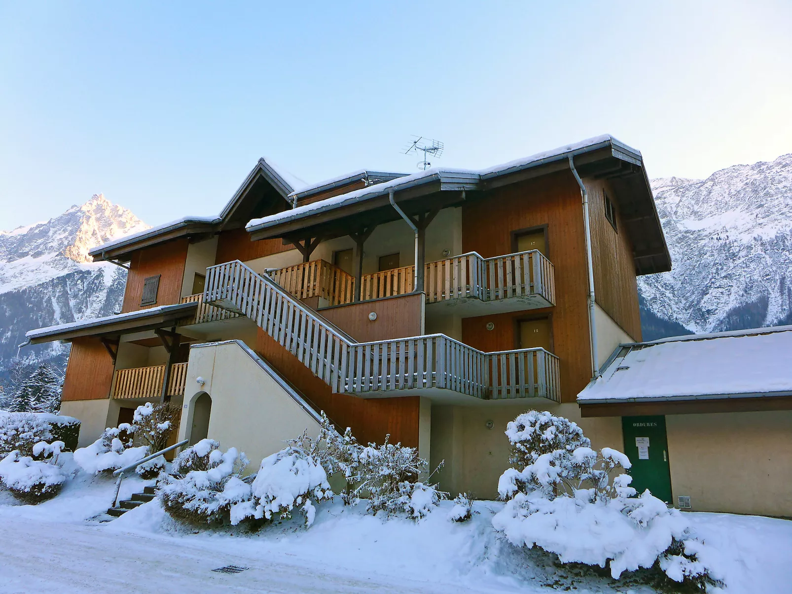 Les Chamois-Outside