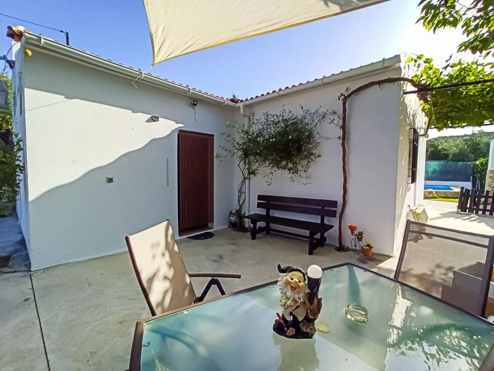 El Viso-Outside