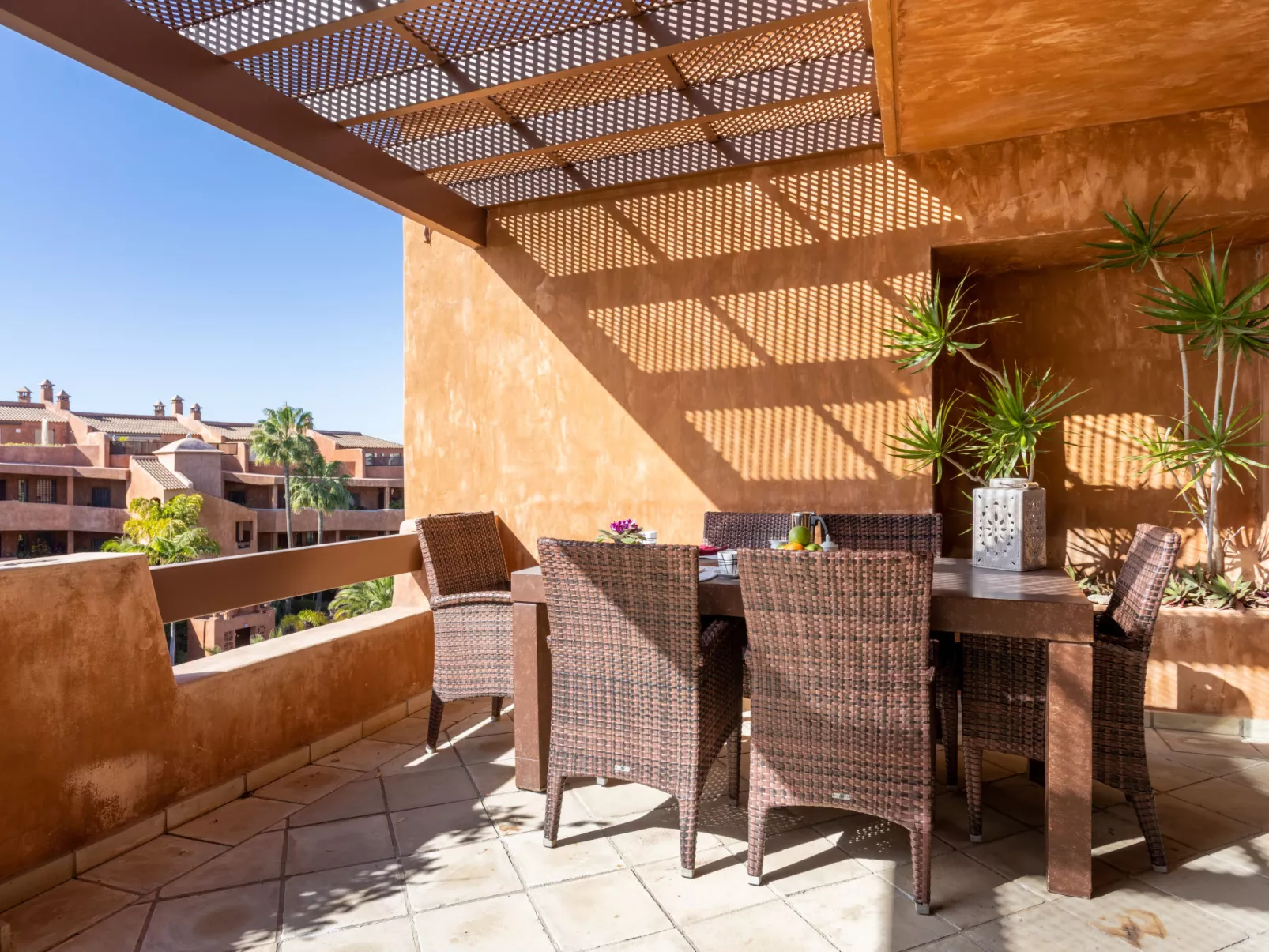 Duplex Bencomo-Outside