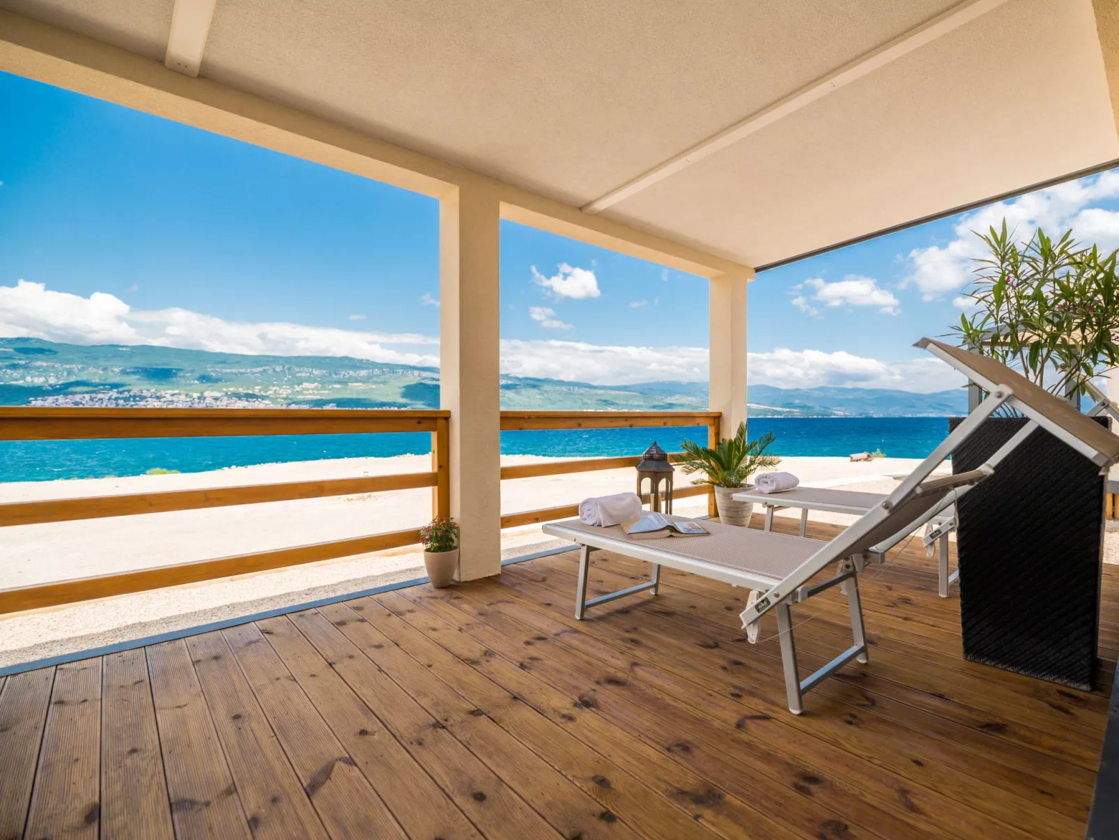 Sea side mobile home