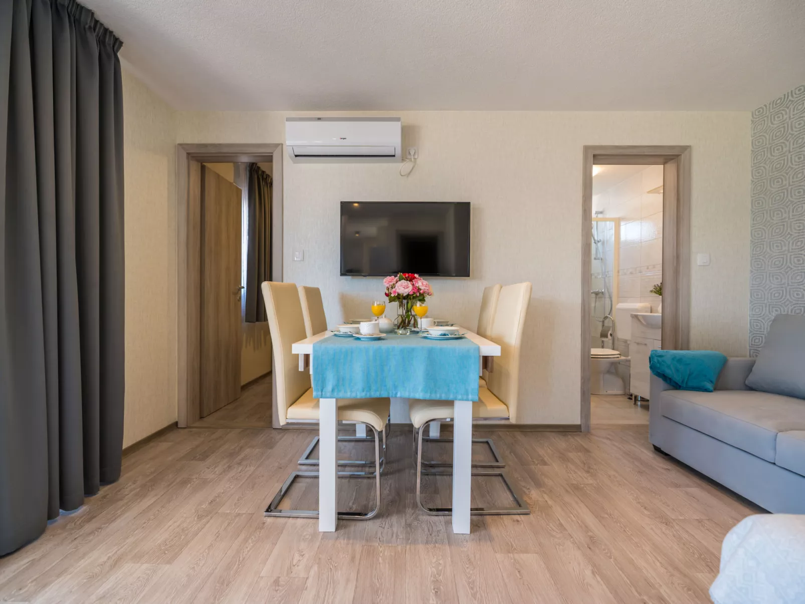 Sea side mobile home-Drinnen
