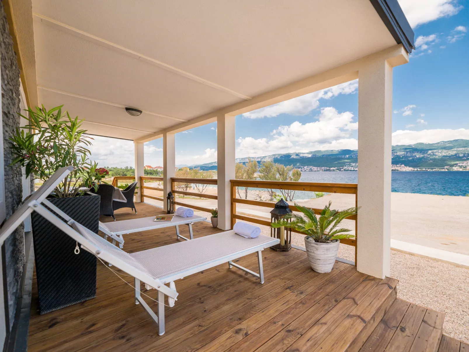 Sea side mobile home
