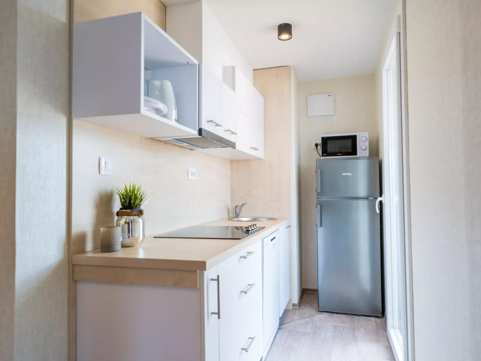 Sea side mobile home-Drinnen