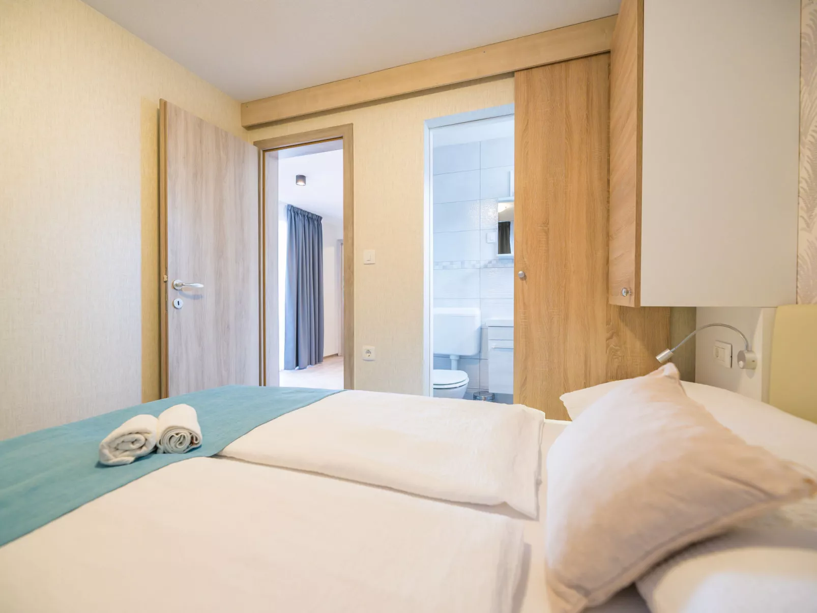 Sea side mobile home-Drinnen