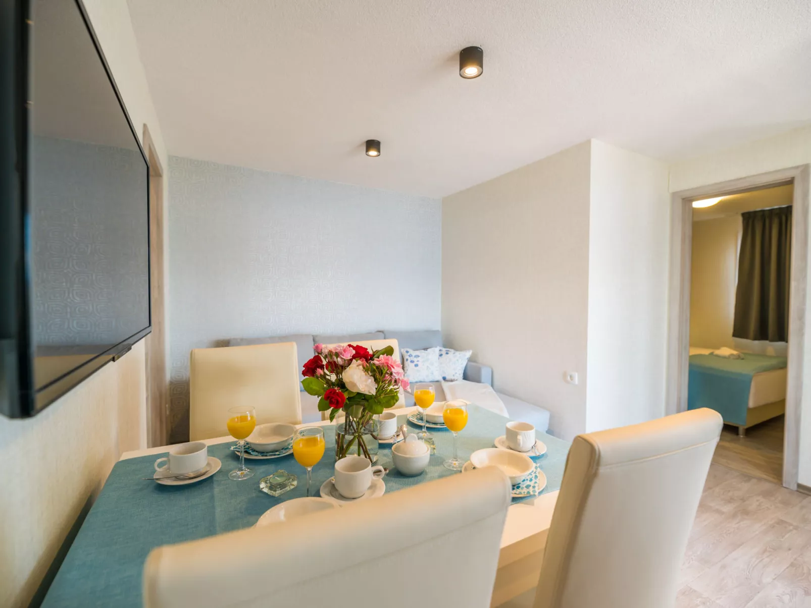 Sea side mobile home-Drinnen