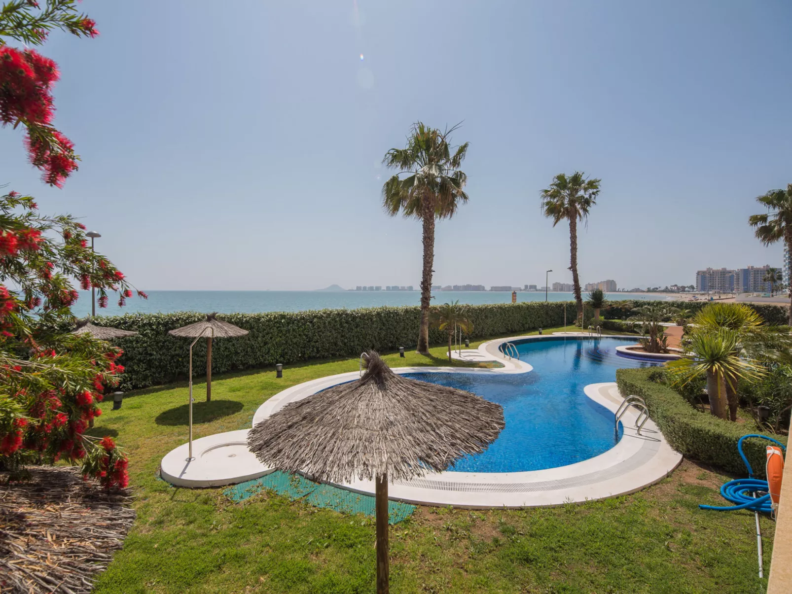 Punta Cormoran-Outside