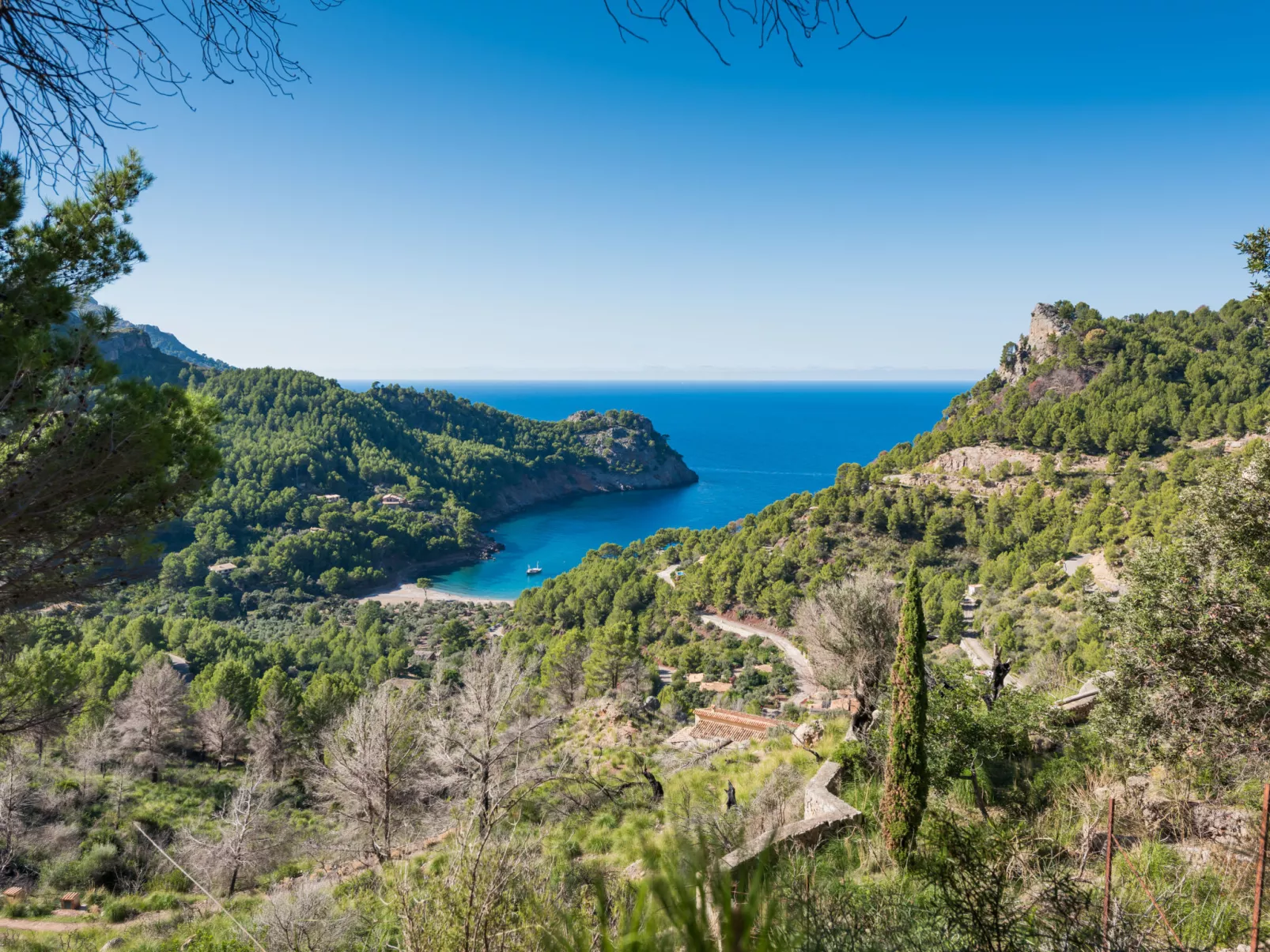 Cala Tuent-Outside