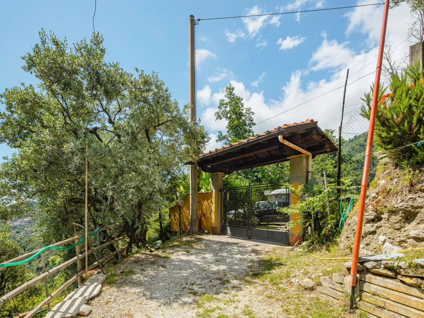 La Sperduta-Outside