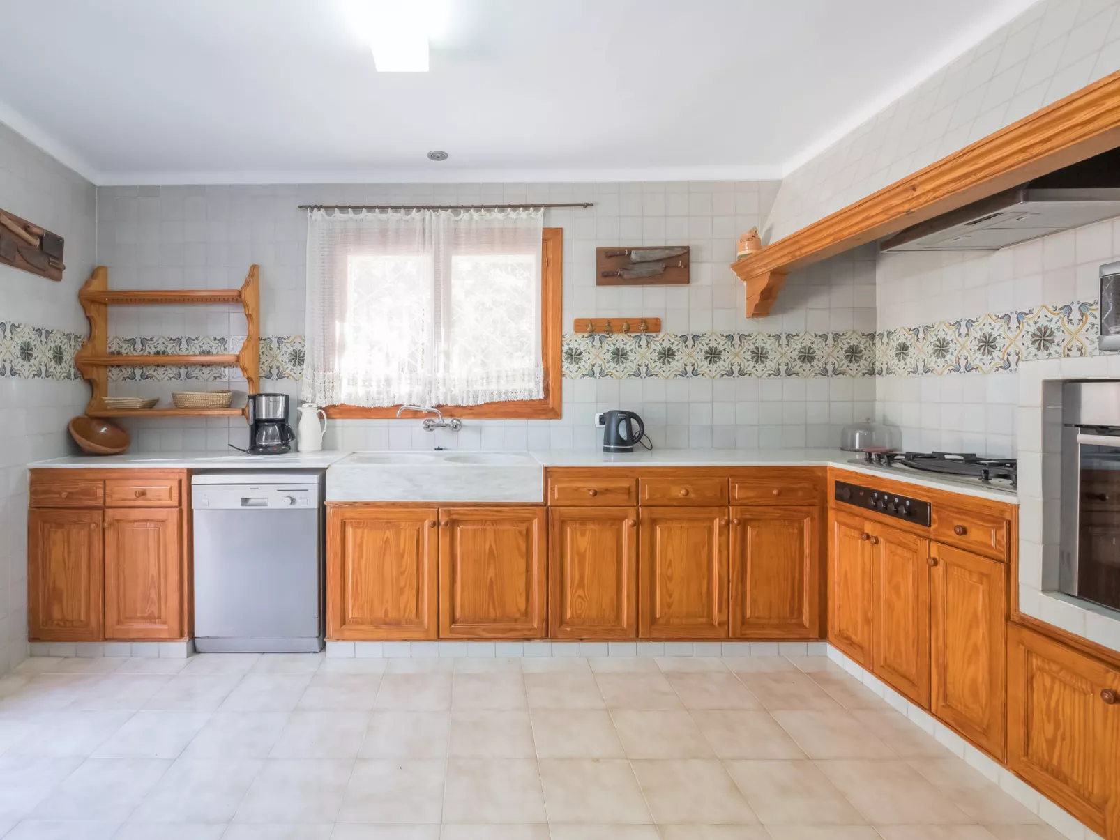 Santa Ponça-Inside