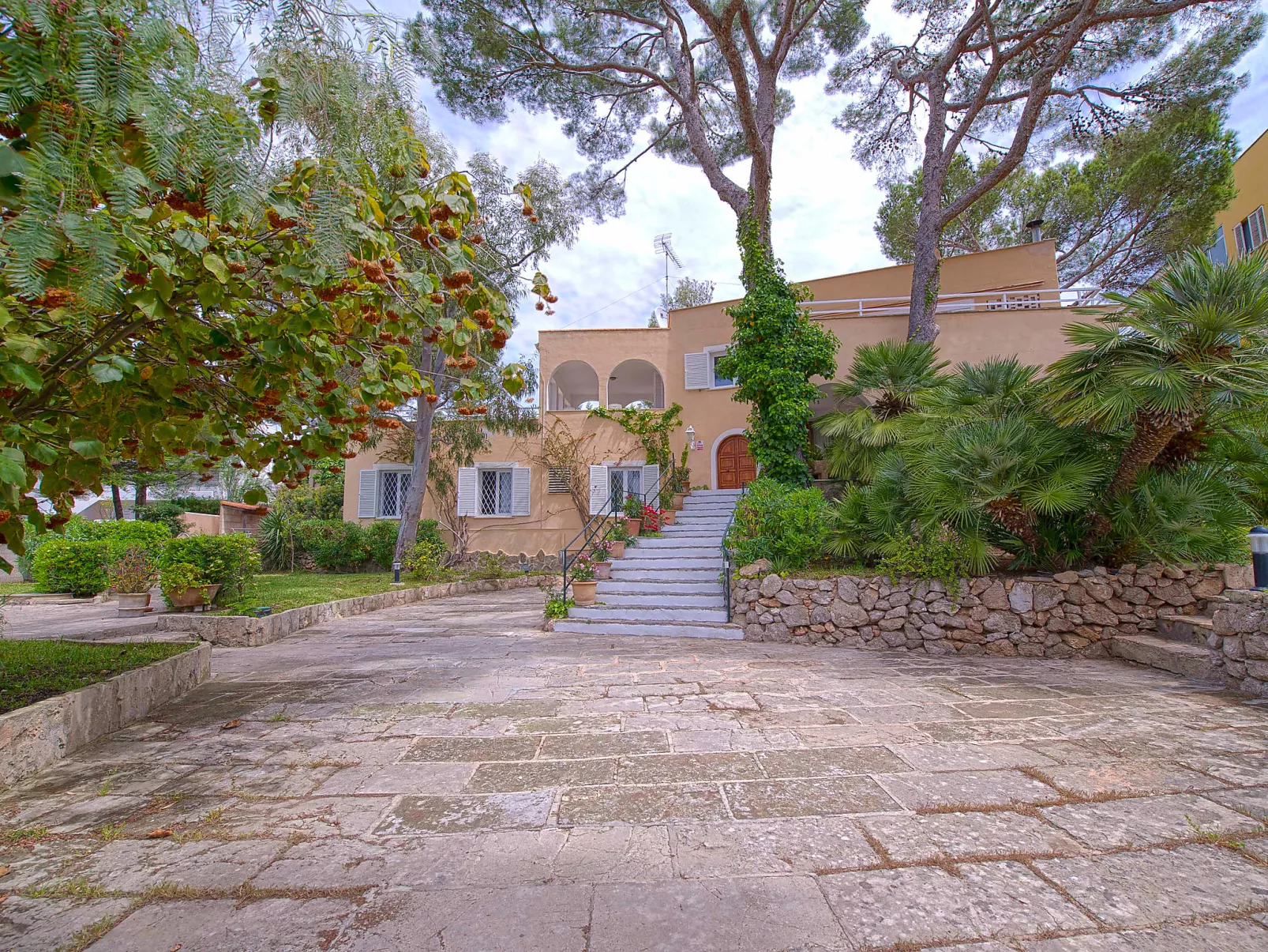 Santa Ponça-Inside