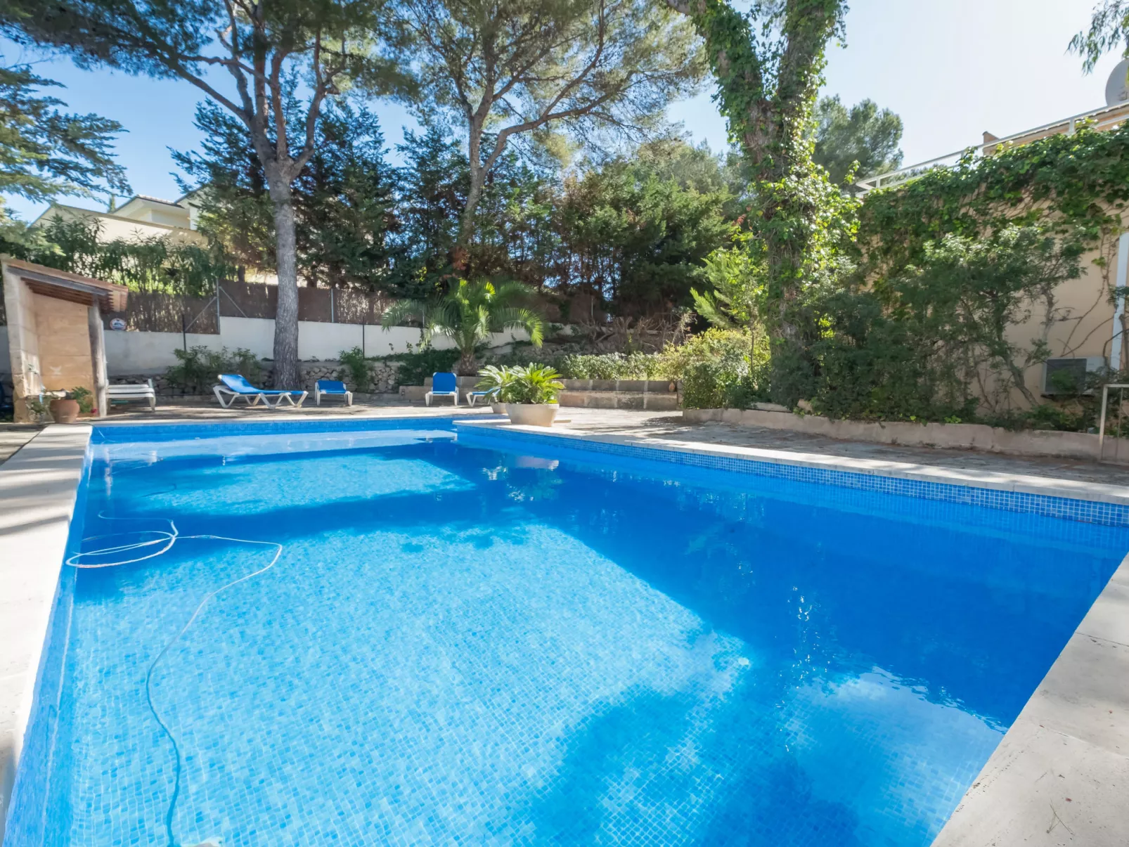Santa Ponça-Outside