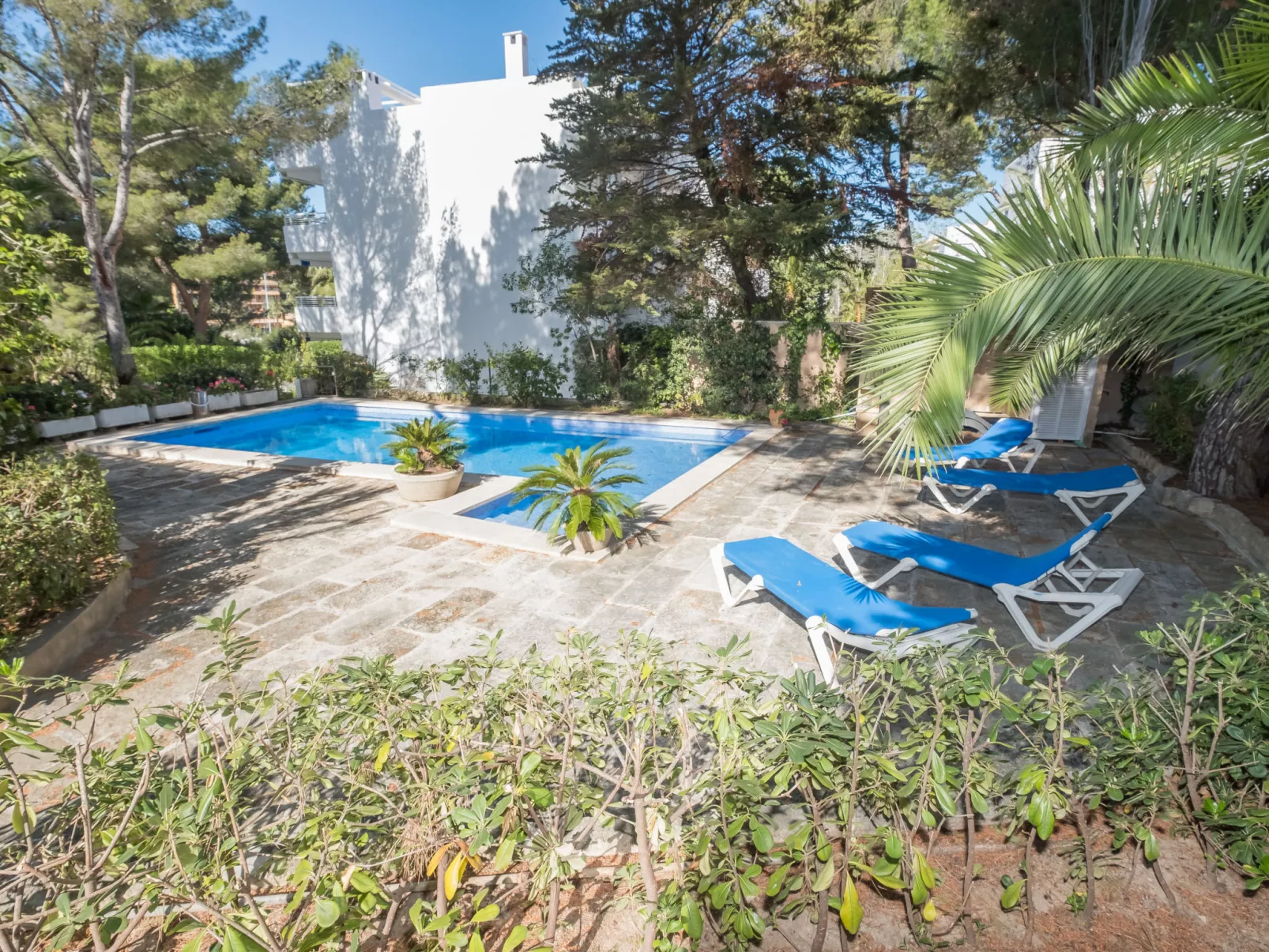 Santa Ponça-Outside