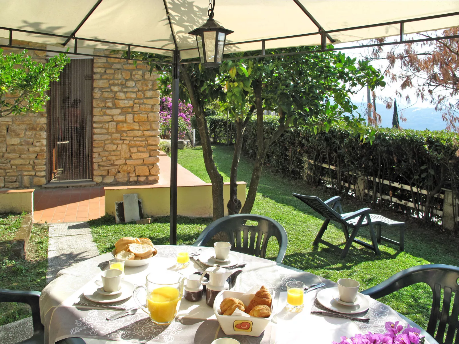 La Gerla-Outside