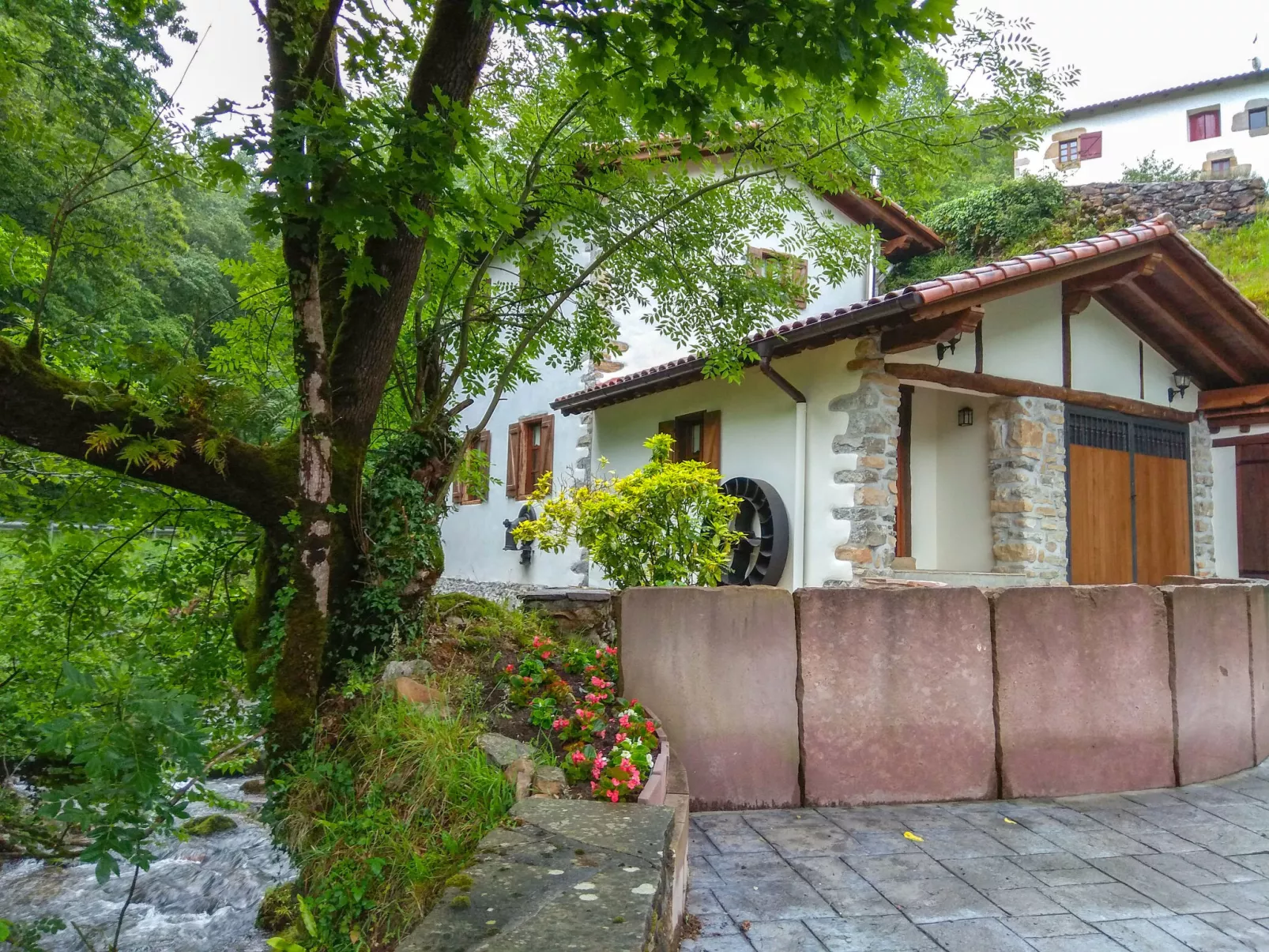 Uxaneko-errota-Outside