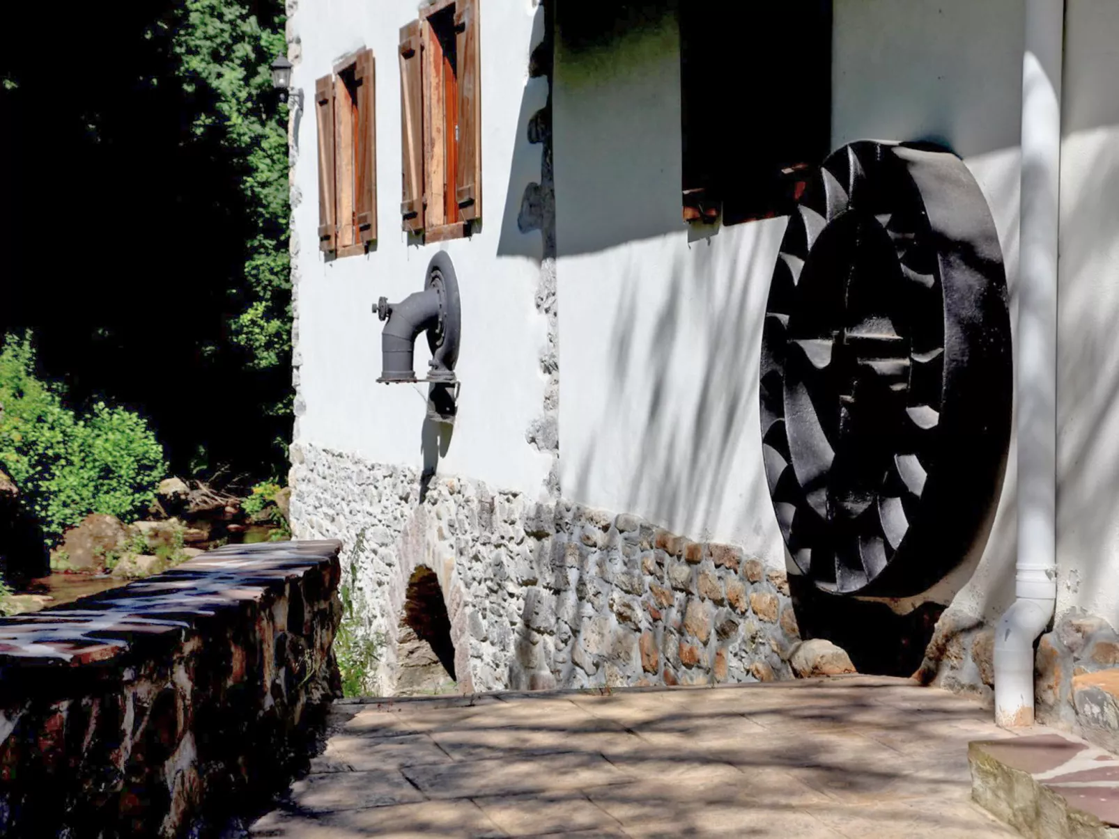 Uxaneko-errota-Outside