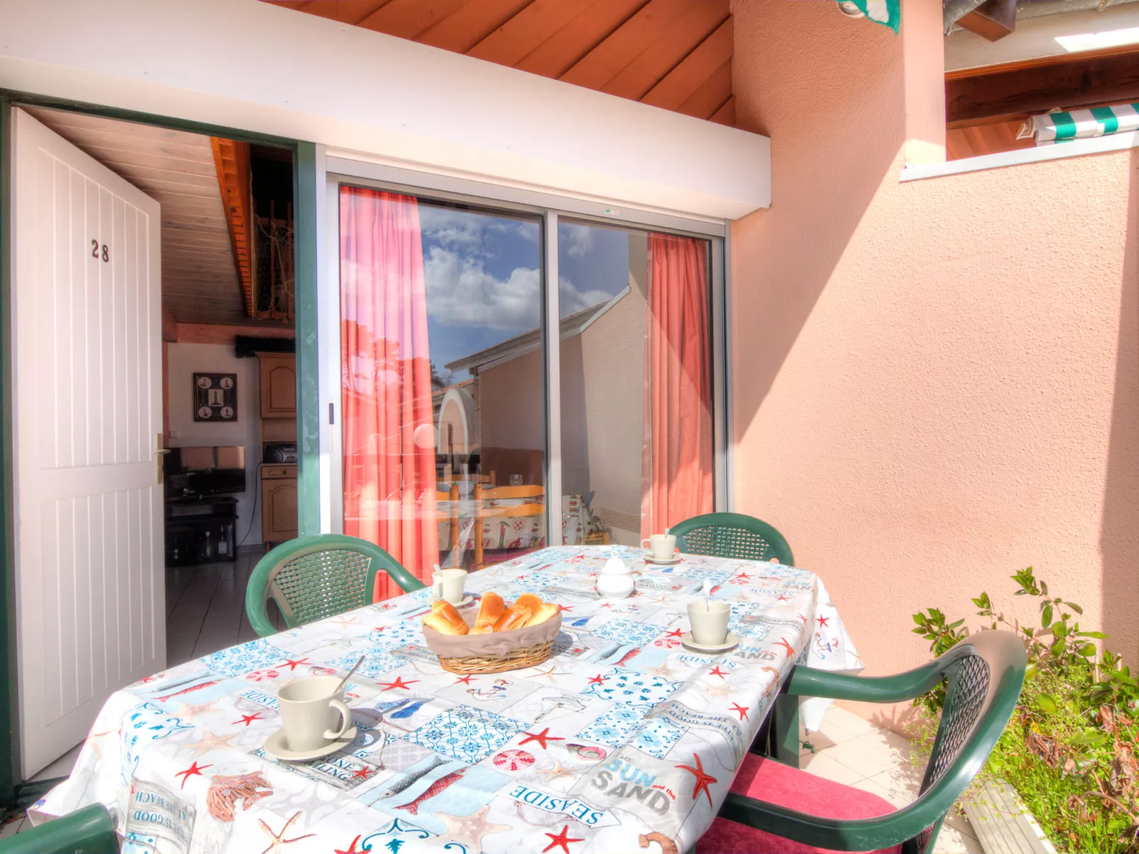 Le Gallia-Outside