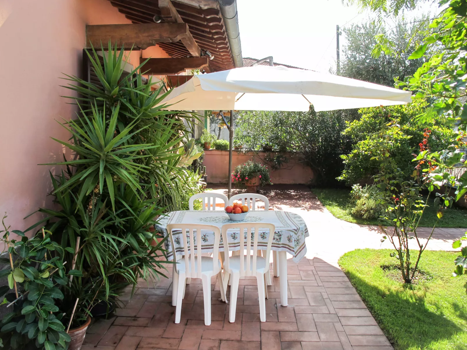 Agrifoglio-Outside