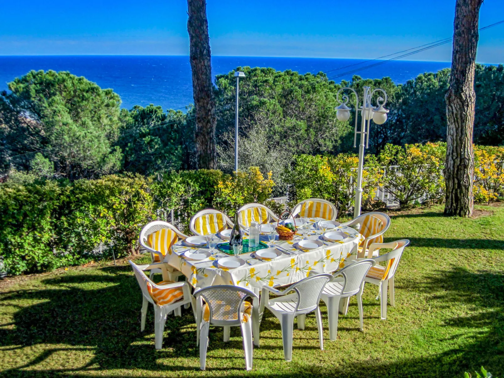 La Marina Blanca-Outside