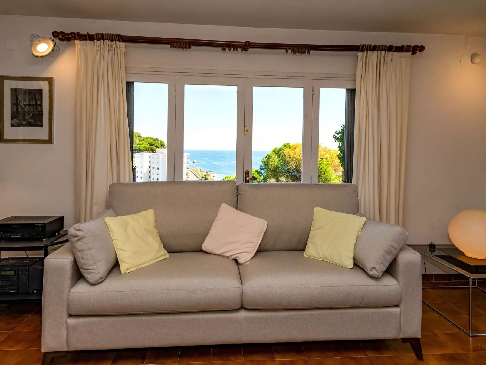 La Marina Blanca-Inside