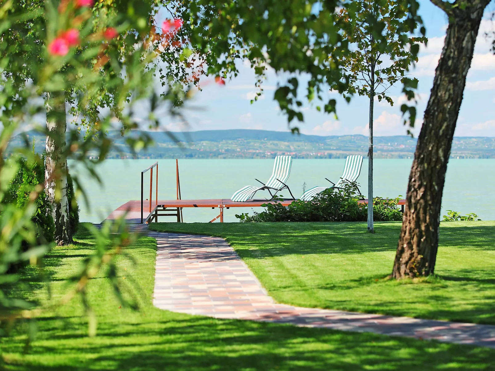 Lakefront 1-Outside