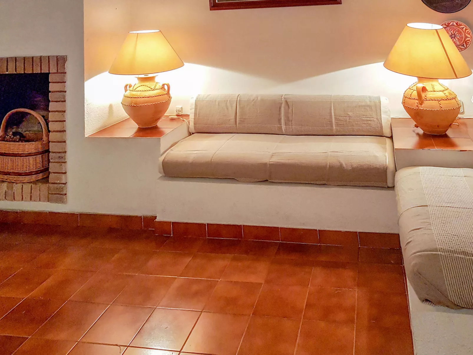 La Marina Blanca-Inside