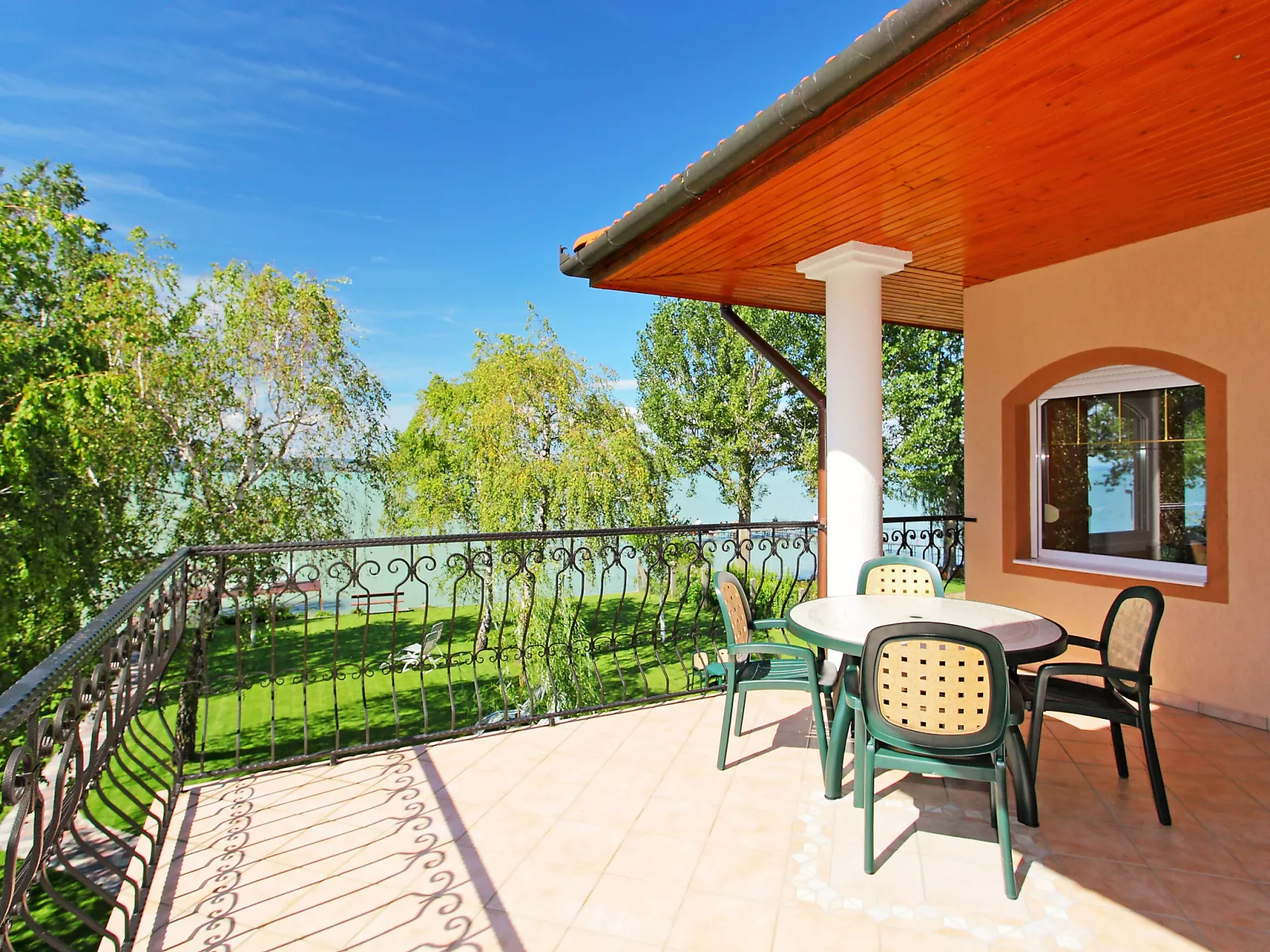 Lakefront 1-Inside