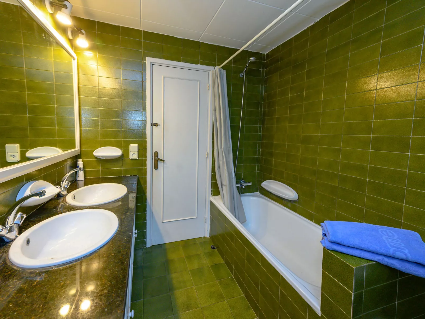 La Marina Blanca-Inside